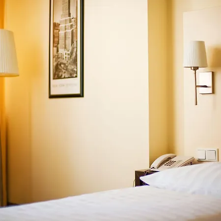 Tante Alma Bristol Hotel-2